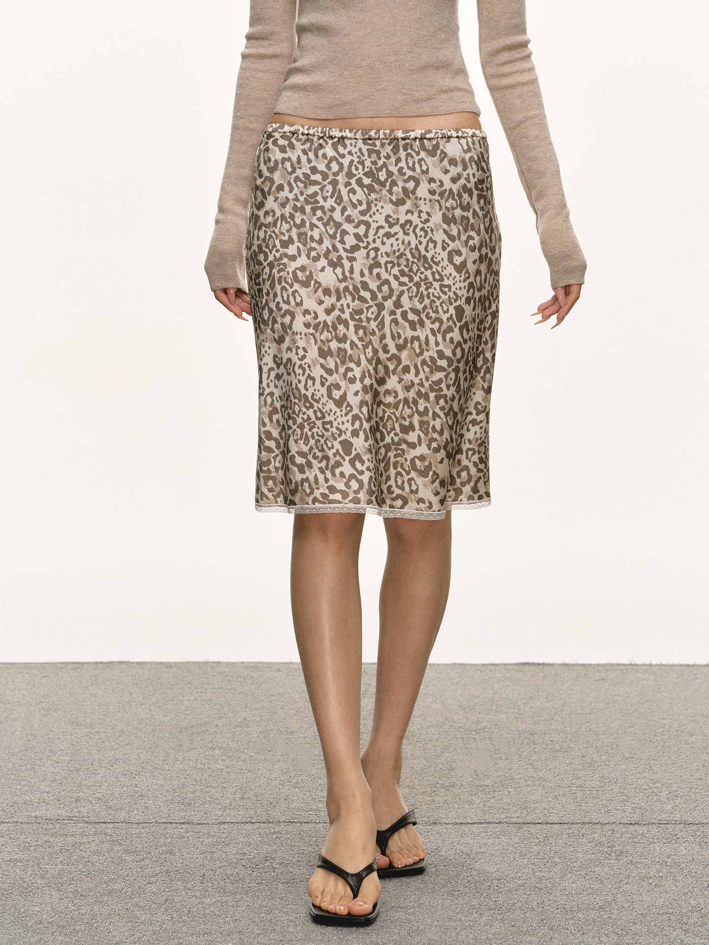 VEYBE leopard print midi skirt for women, early autumn hot girl low-waist pencil skirt, slimming straight A-line skirt